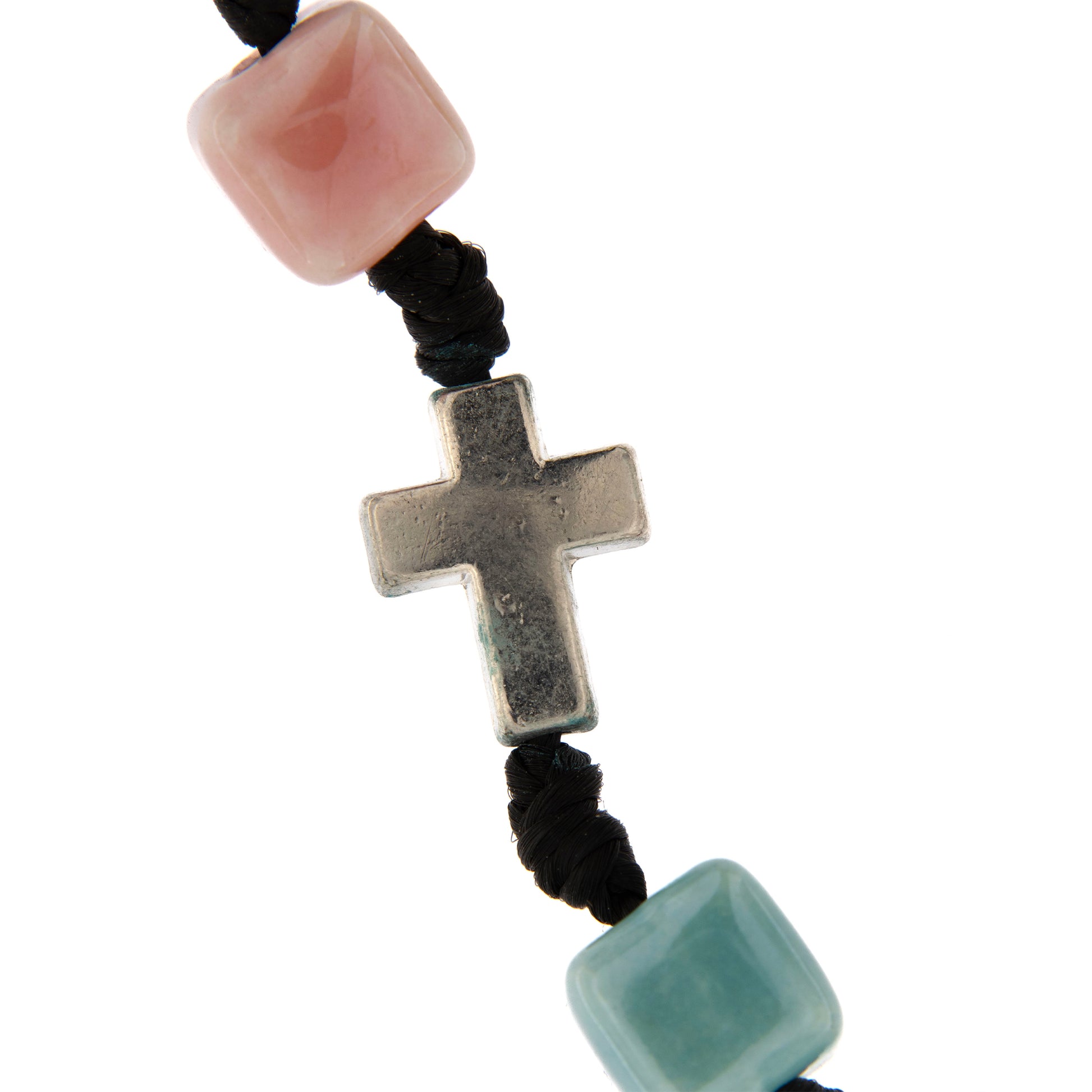 Bracciale in corda con grani a cubetto colorati