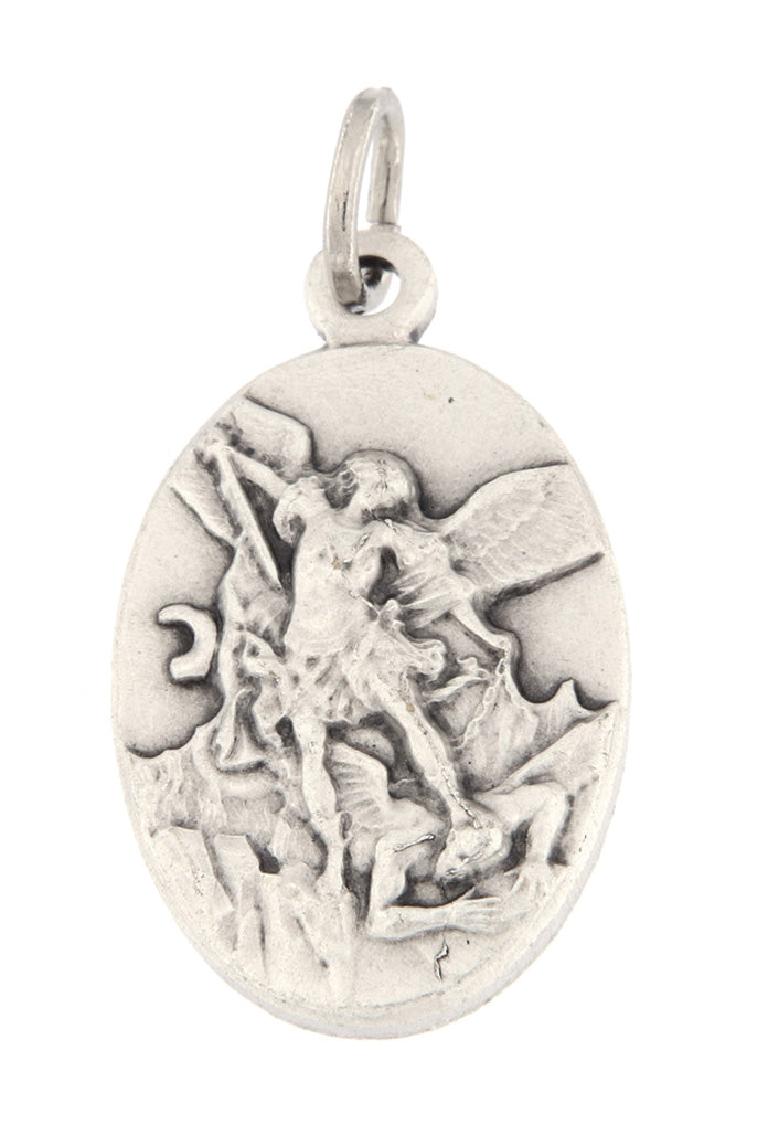 Medaglia san Michele in ottone argentato. Altezza 2,2 cm
