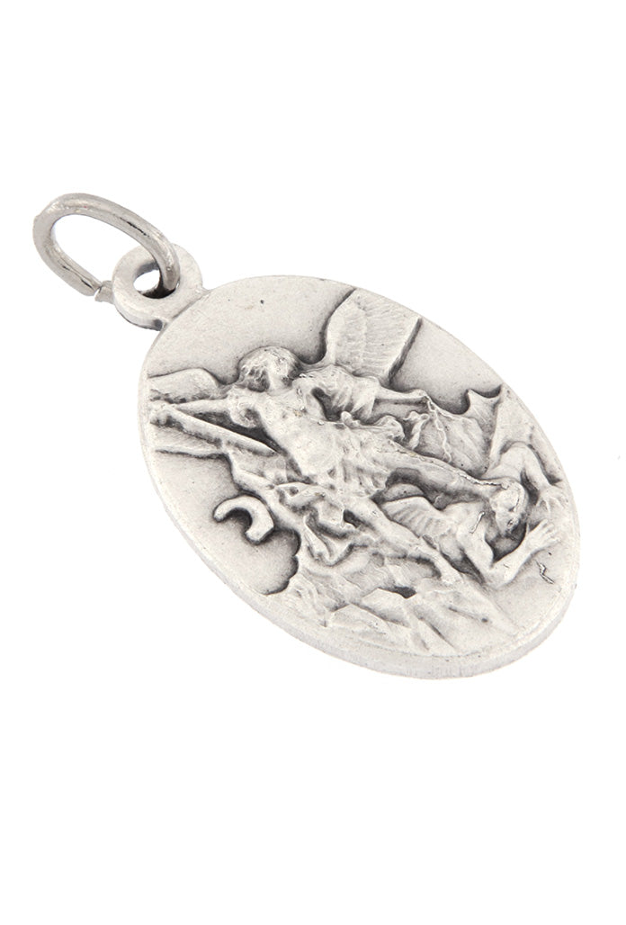 Medaglia san Michele in ottone argentato. Altezza 2,2 cm