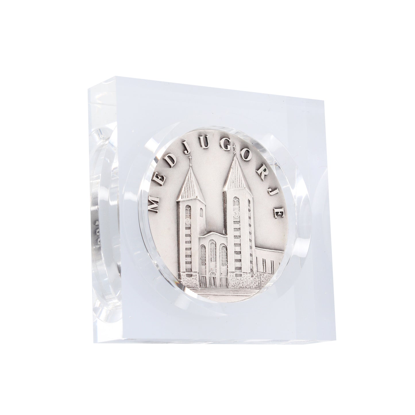 Soprammobile in plexiglass con medaglia Regina della pace. Dimensioni 8,6x8,6 cm