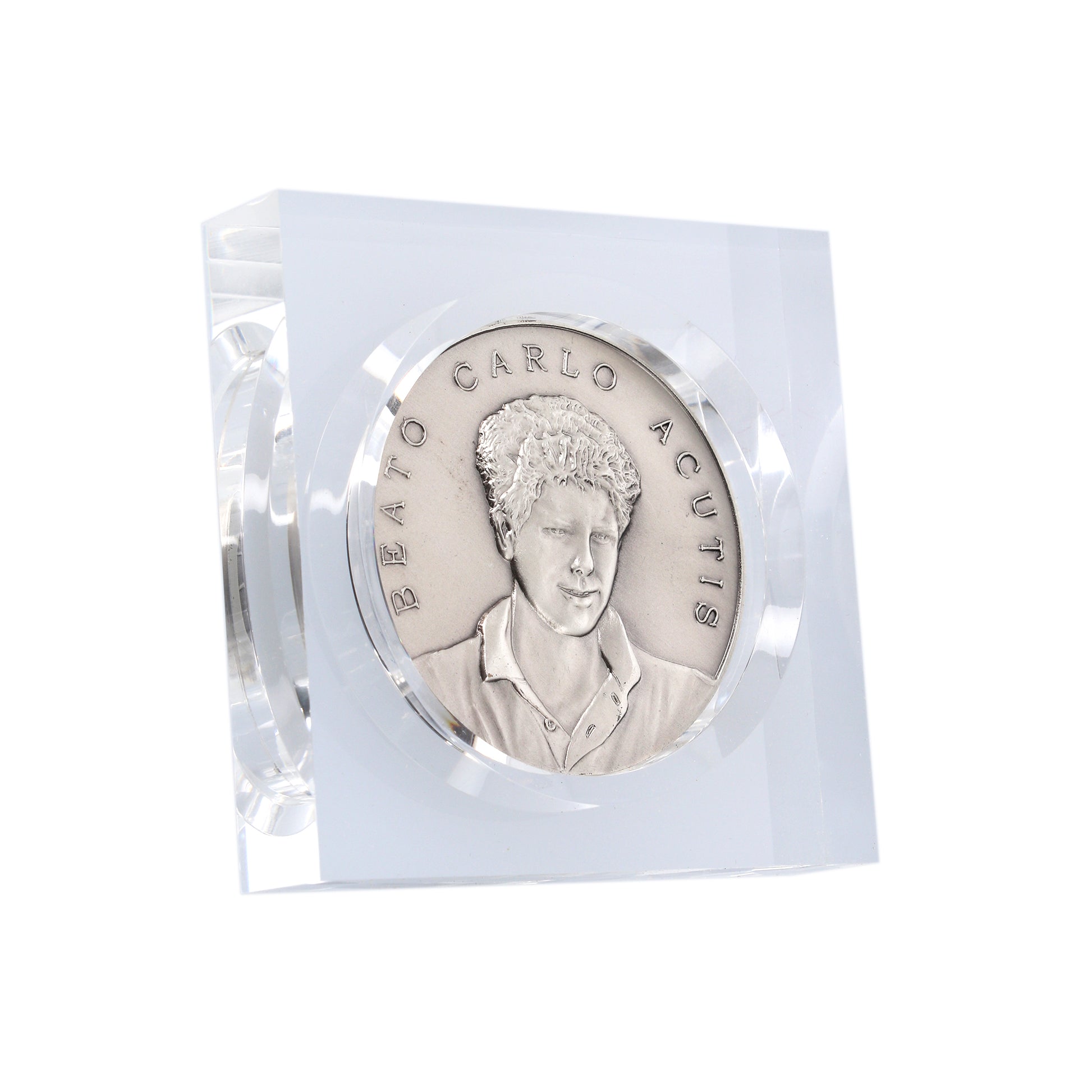 Soprammobile in plexiglass con medaglia Beato Carlo Acutis. Dimensioni 8,6x8,6 cm