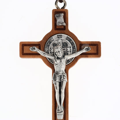 Ciondolo croce di San Benedetto in legno d'olivo 7,5 cm