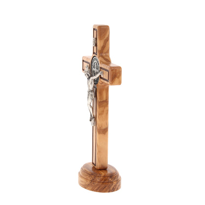 Crocifisso san Benedetto, in legno, da appoggio. Altezza 15,5 cm