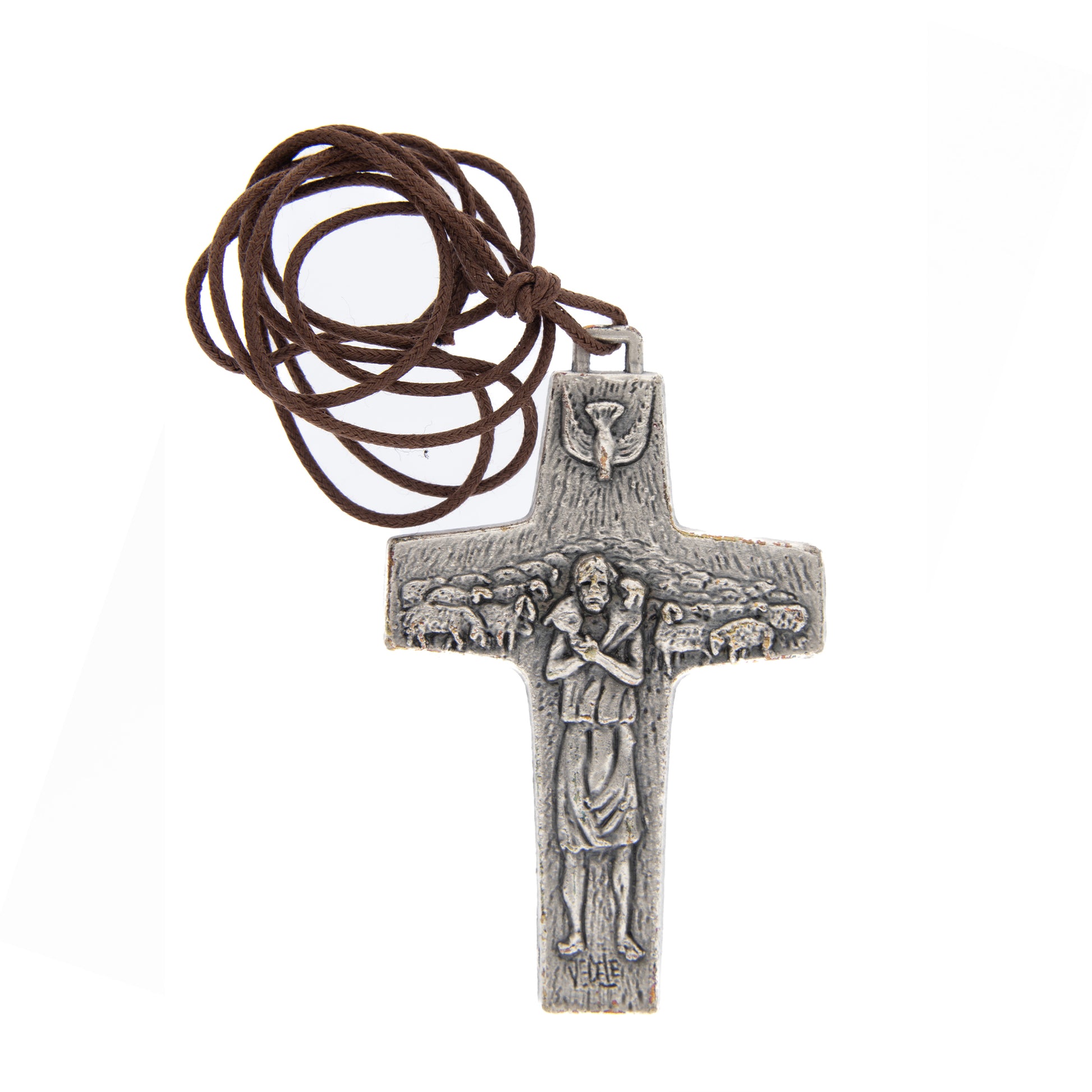 Croce del buon Pastore di papa Francesco in metallo, con laccio e confezione. Dimensioni 3,3x4,8 cm