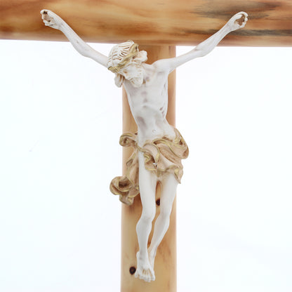 Crocifisso in legno e corpo in resina decorato. Altezza 90 cm