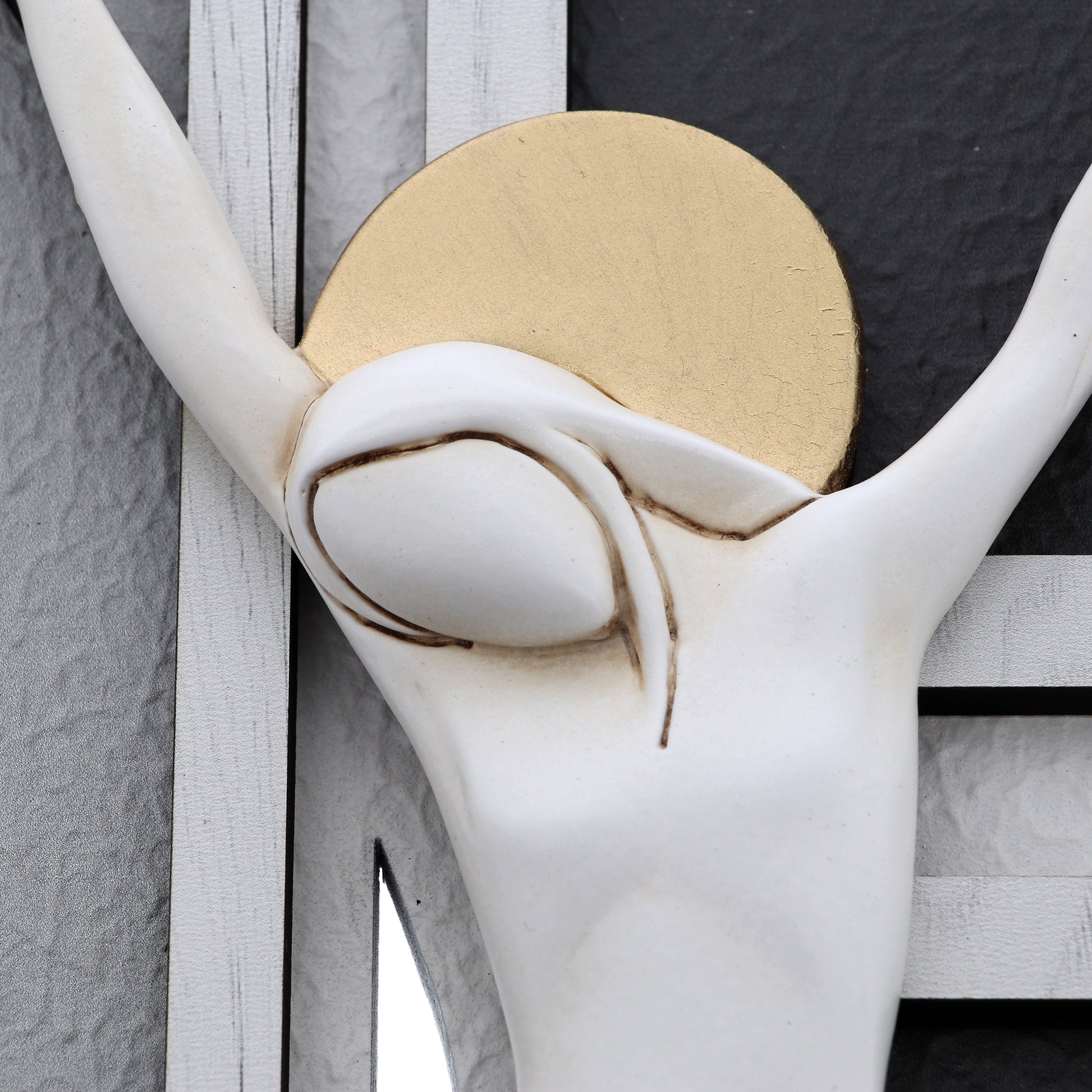 Crocifisso moderno con finitura a stucco scuro
e decorazioni dorate cm 15x29