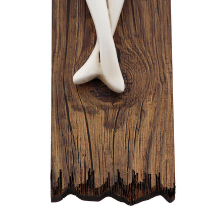Crocifisso stile legno e corpo con decorazioni dorate. Altezza 38 cm