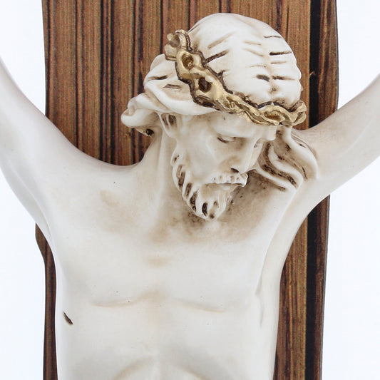 Crocifisso stile legno e corpo con decorazioni dorate. Altezza 38 cm