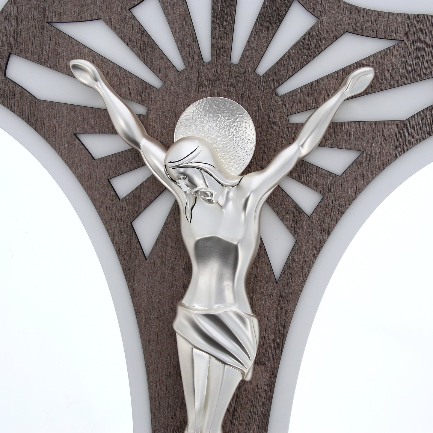 Crocifisso moderno in legno e corpo in resina argentata. Altezza 52 cm