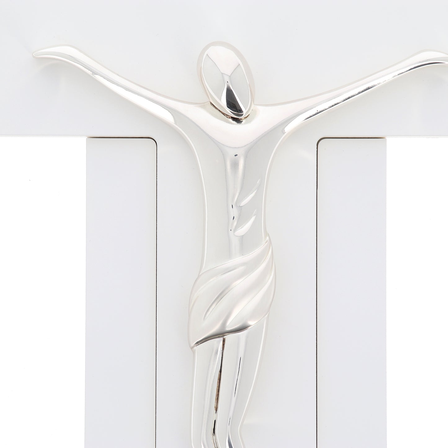 Crocifisso in legno bianco e corpo in resina argentata. Altezza 40 cm