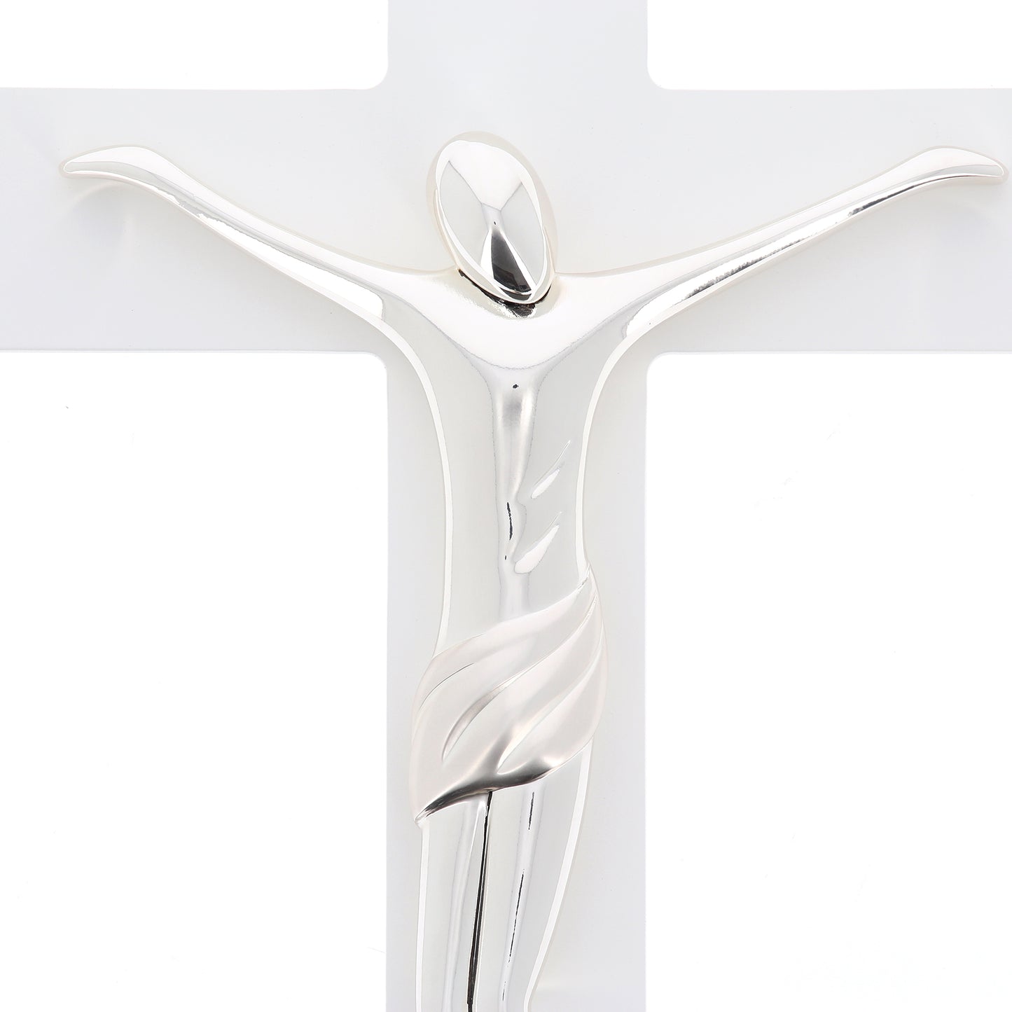 Crocifisso in legno bianco e corpo in resina argentata. Altezza 46 cm