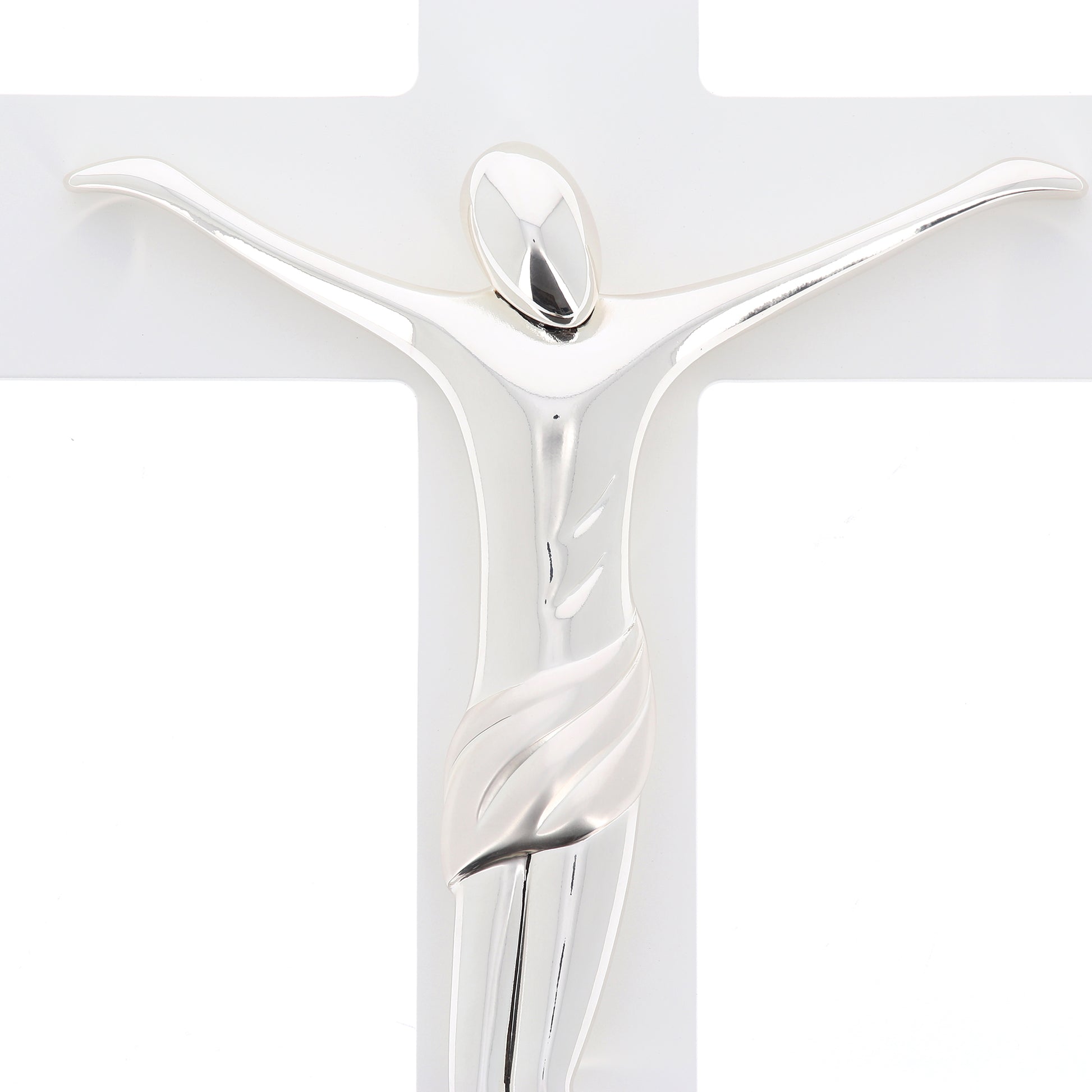 Crocifisso in legno bianco e corpo in resina argentata. Altezza 46 cm