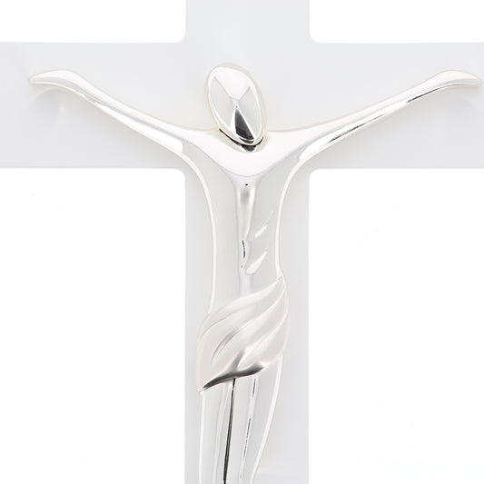 Crocifisso in legno bianco e corpo in resina argentata. Altezza 46 cm