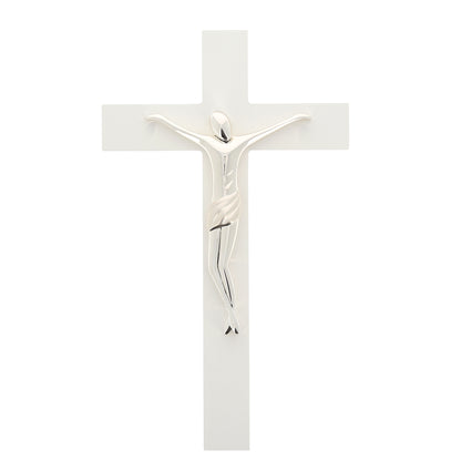 Crocifisso in legno bianco e corpo in resina argentata. Altezza 46 cm