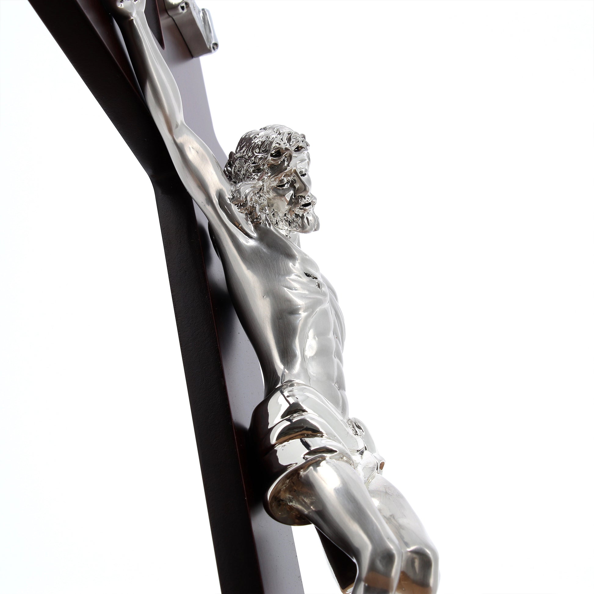 Crocifisso in legno e corpo in resina argentata. Altezza 46 cm