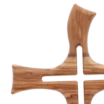 Croce stilizzata in legno d'olivo. Altezza 27 cm
