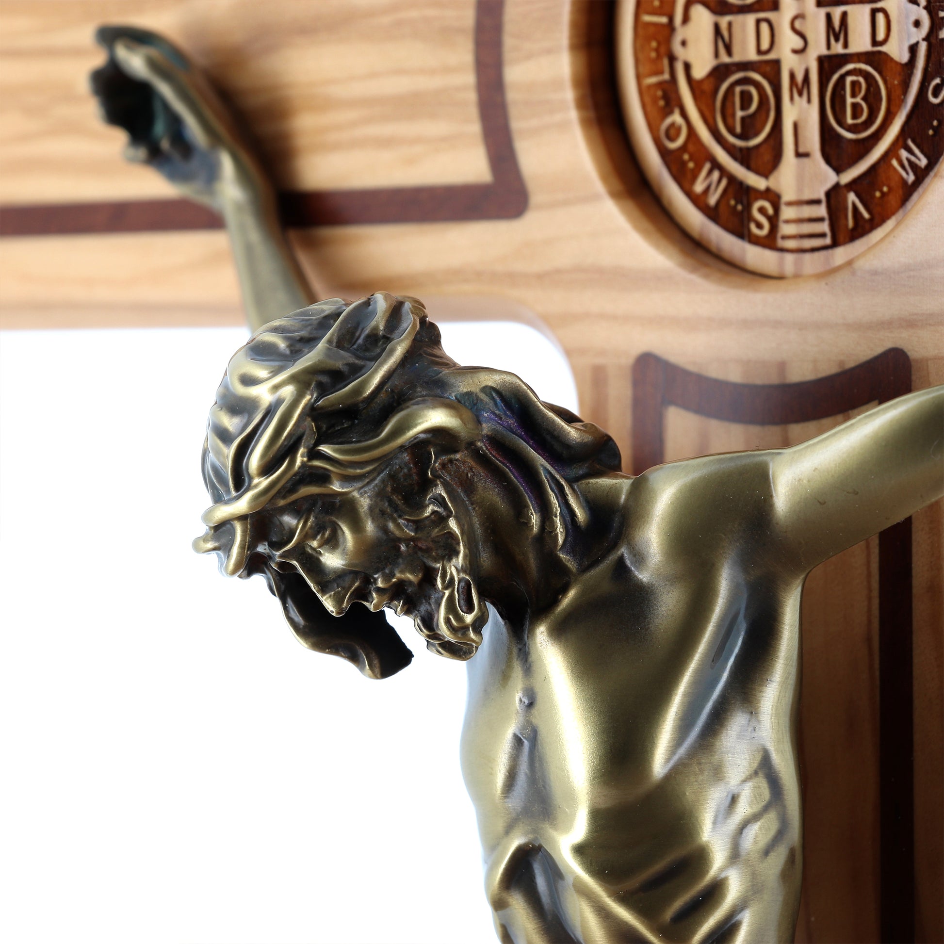 Croce San Benedetto in legno d'olivo,  corpo in resina bronzata. Altezza 47 cm