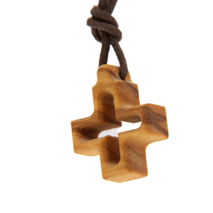 Ciondolo croce in legno d'olivo traforata, con cordoncino 1,5 cm