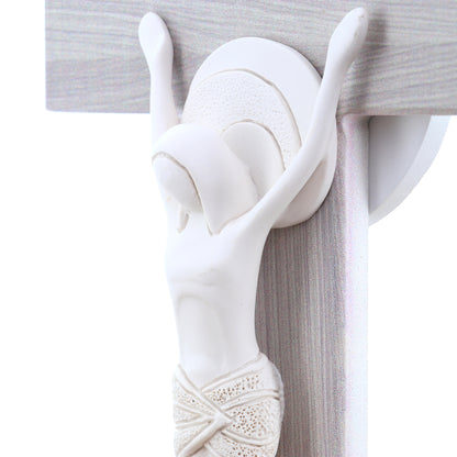 Crocifisso moderno in legno e corpo in resina. Altezza 26 cm