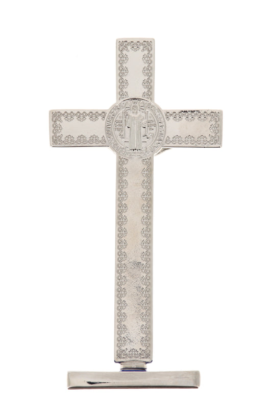 Crocifisso san Benedetto in metallo lavorato, con base. Altezza 20 cm