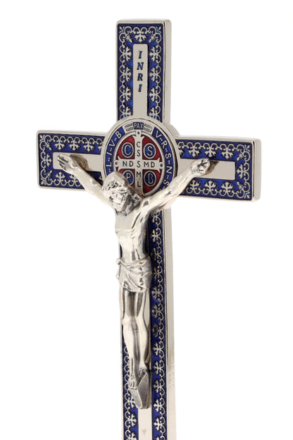 Crocifisso san Benedetto in metallo lavorato. Altezza 18,5 cm