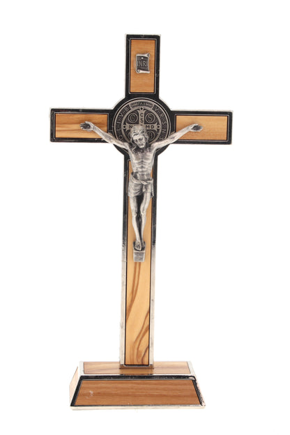 Crocifisso San Benedetto in legno d'ulivo e metallo, con base. Altezza 20,5 cm
