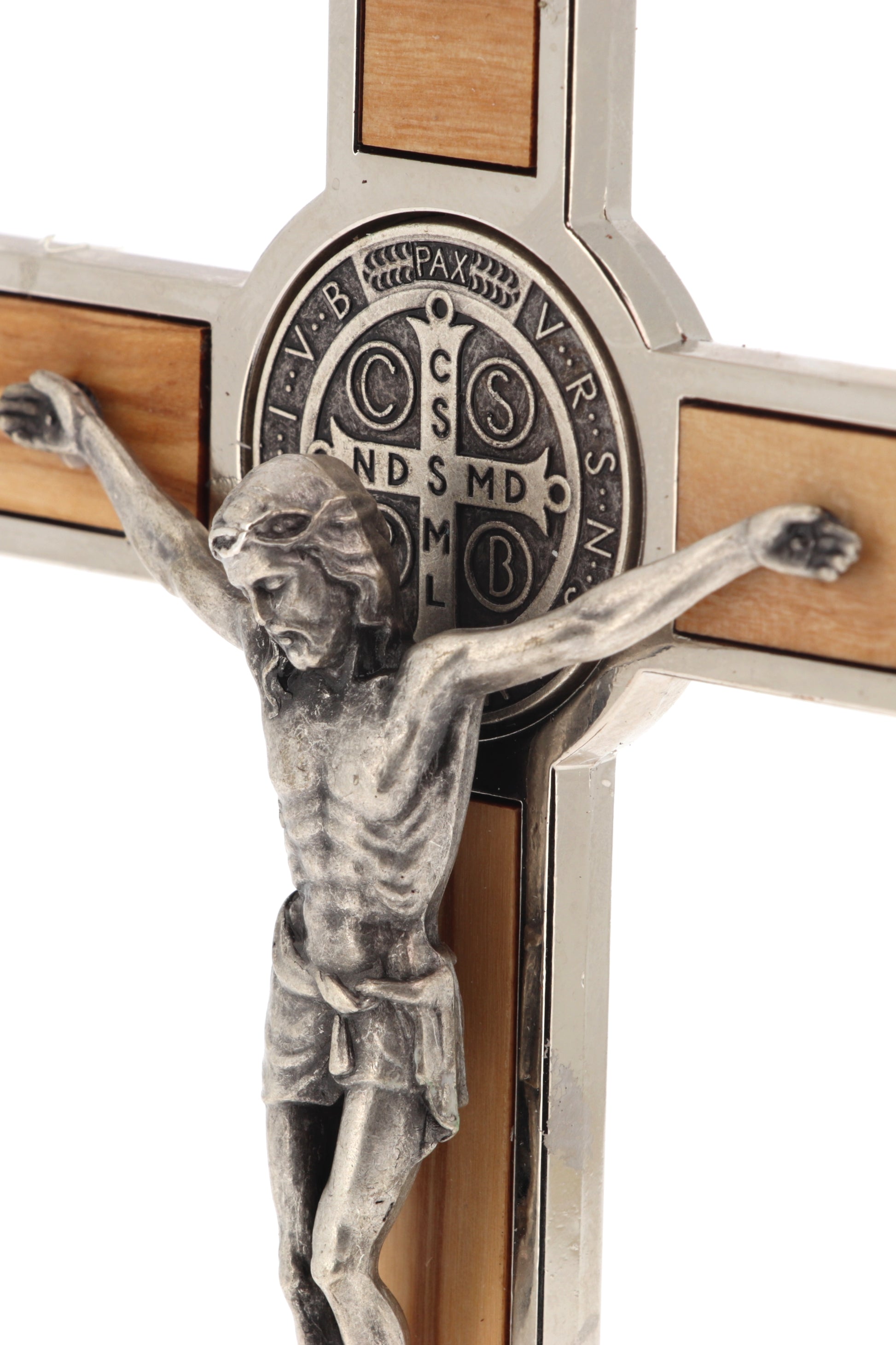 Crocifisso San Benedetto in legno d'ulivo e metallo, con base. Altezza 20,5 cm