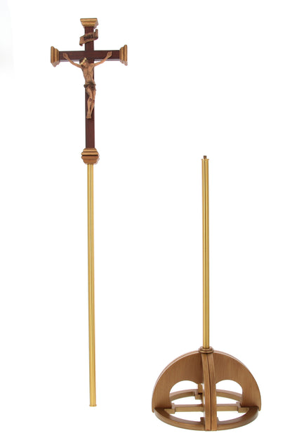 Croce astile in legno e ottone completo di asta e base. Altezza 213 cm