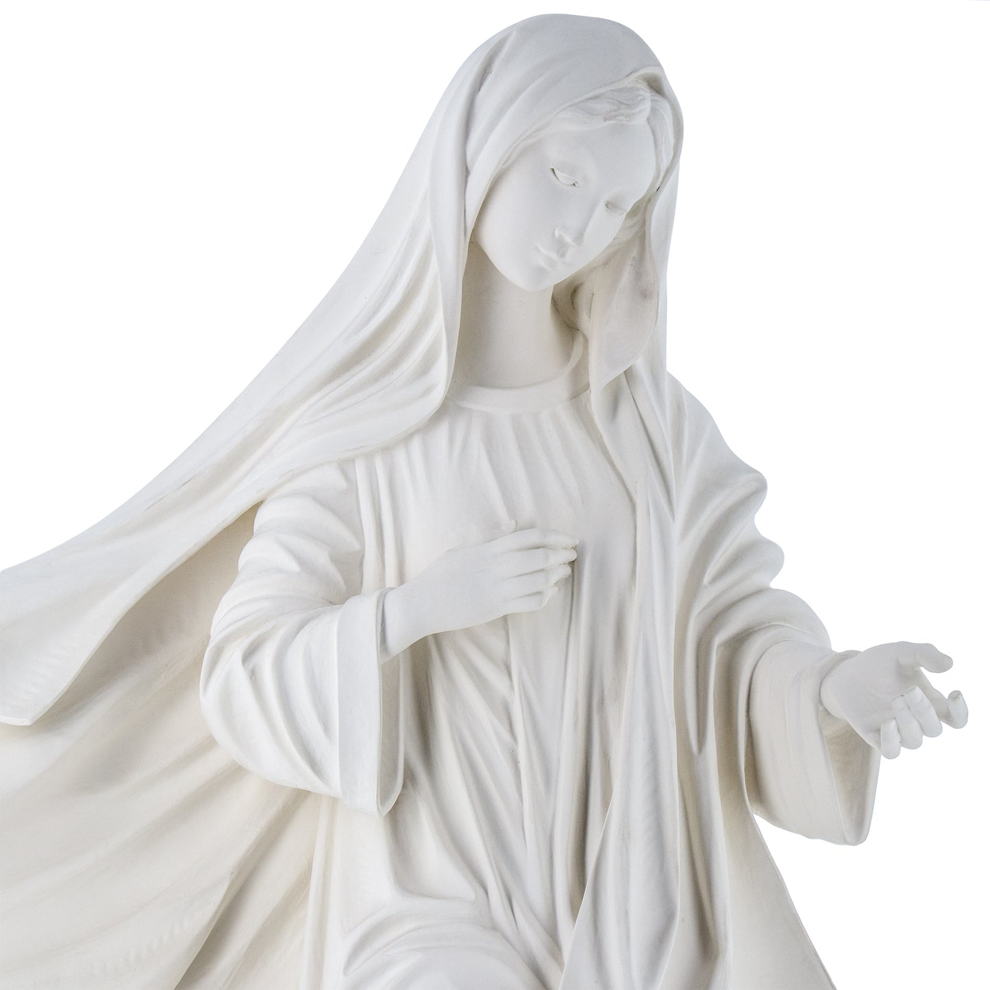 Statua Madonna Regina della pace in vetroresina bianca. Altezza 130 cm