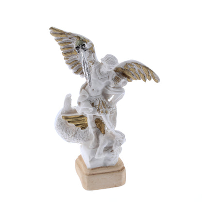 Statua San Michele Arcangelo, in resina bianca. Altezza 7 cm