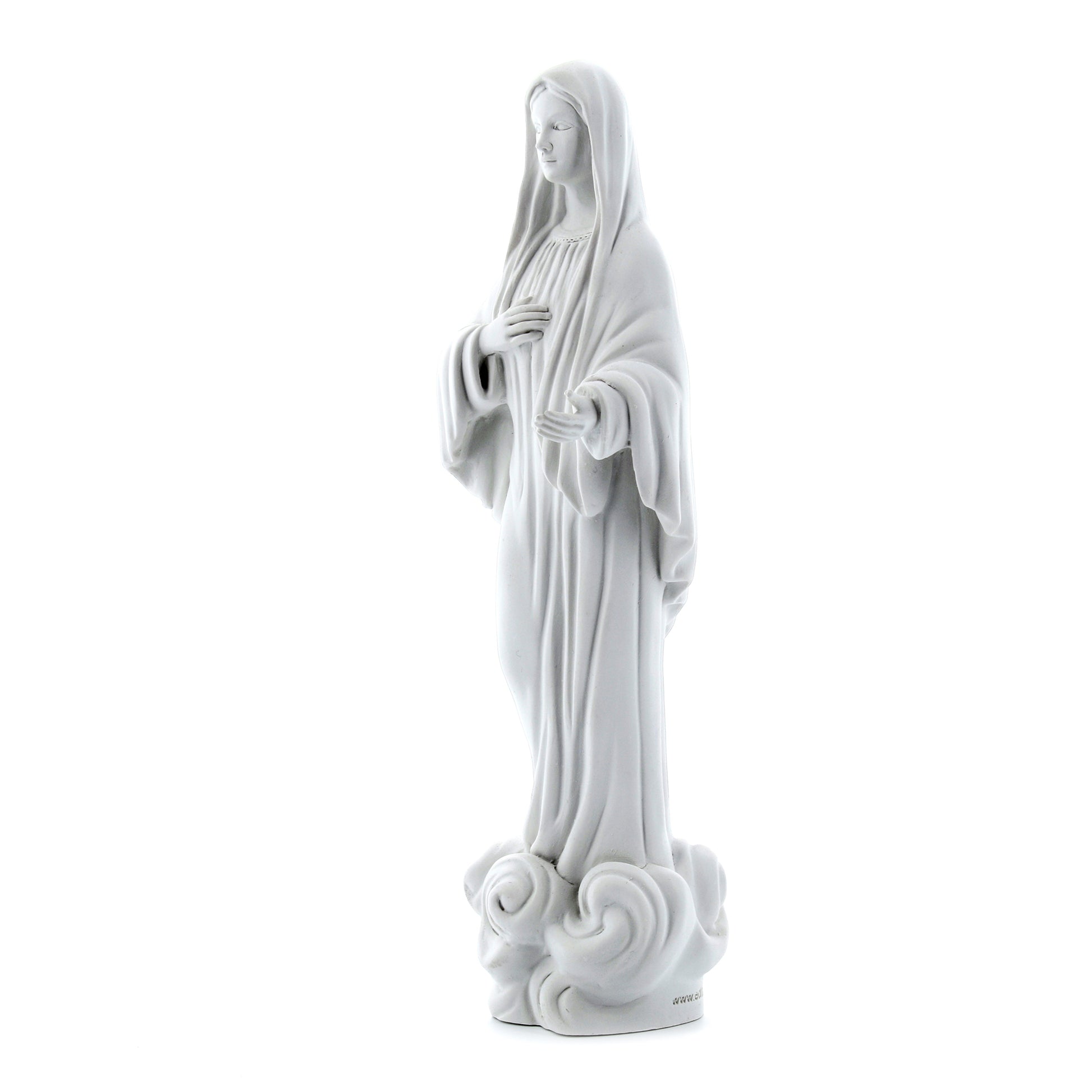 Statua Regina della pace, in resina bianca. Altezza 23,5 cm