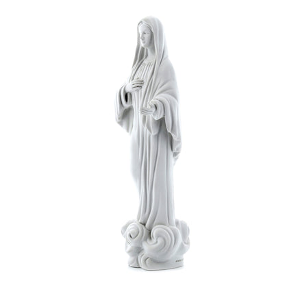Statua Regina della pace, in resina bianca. Altezza 23,5 cm