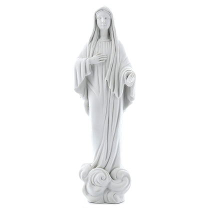 Statua Regina della pace, in resina bianca. Altezza 23,5 cm