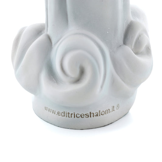 Statua Regina della pace, in resina colorata. Altezza 23,5 cm