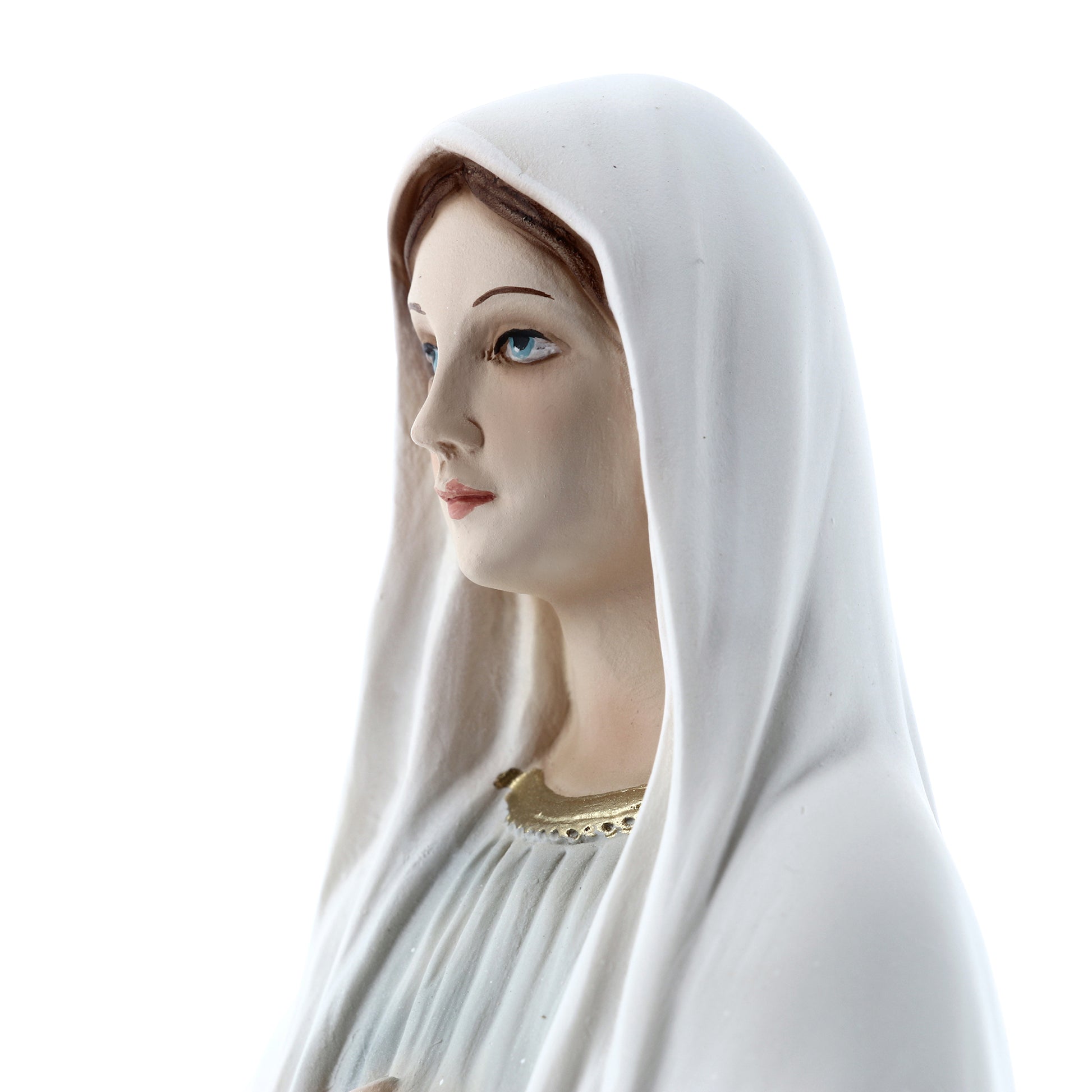 Statua Regina della pace, in resina colorata. Altezza 23,5 cm