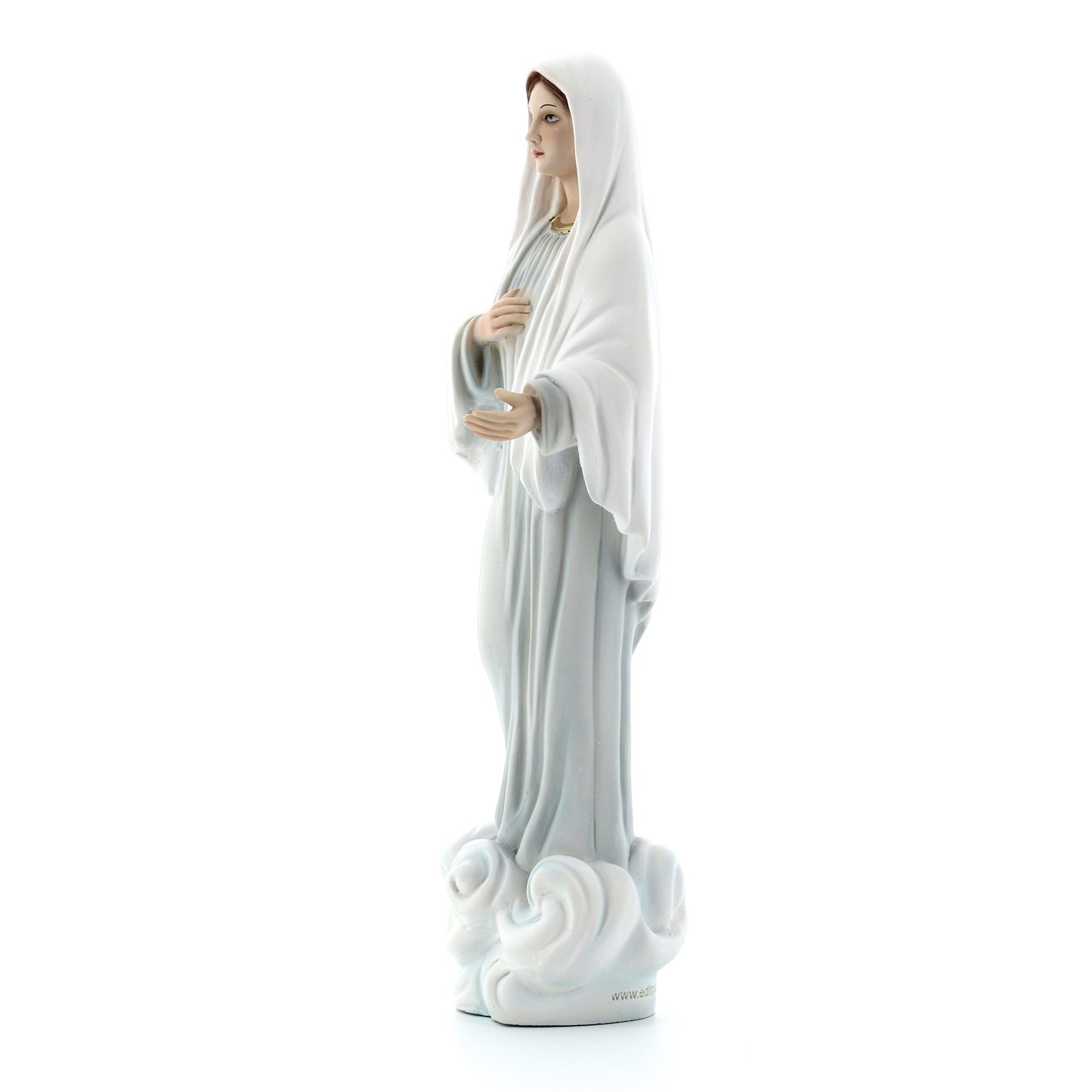 Statua Regina della pace, in resina colorata. Altezza 23,5 cm