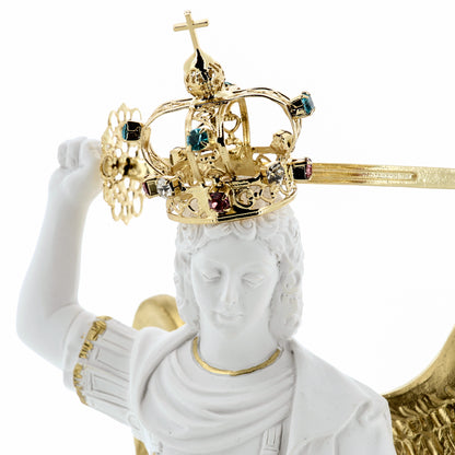 Statua San Michele in polvere di marmo con dettagli oro. Altezza 25 cm