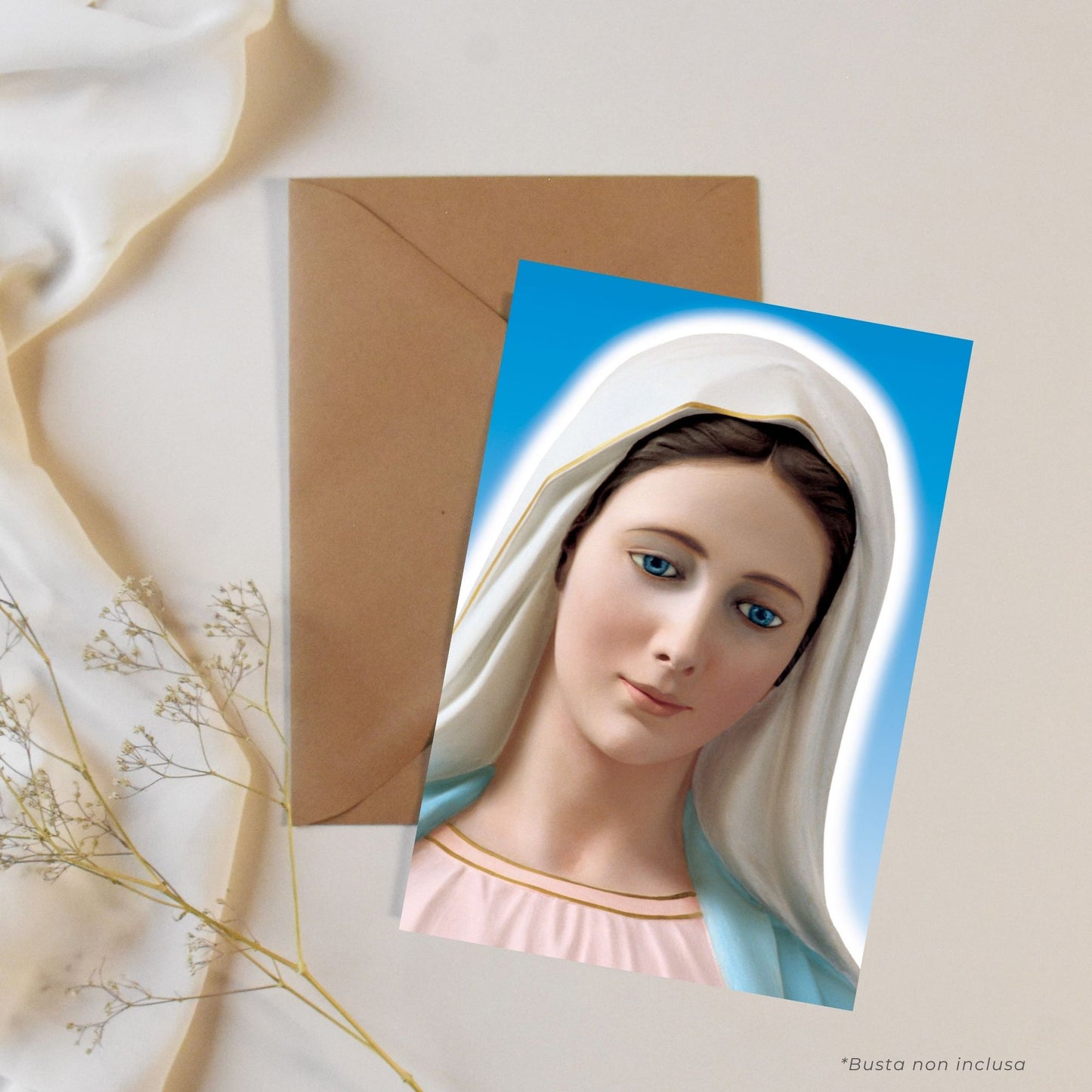 Cartolina beata Vergine Maria frontale. Sul retro "Preghiera di consacrazione al cuore immacolato di Maria" 