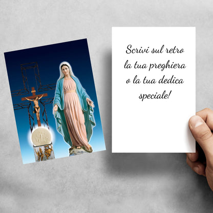 Santino beata Vergine Maria con crocifisso e tabernacolo. Retro bianco