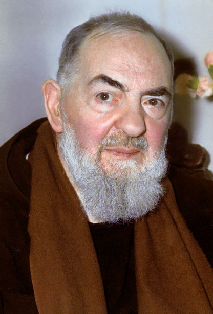 Biglietto pieghevole "San Pio da Pietrelcina". All'interno Coroncina al Sacro Cuore di Gesù e preghiera a San Pio