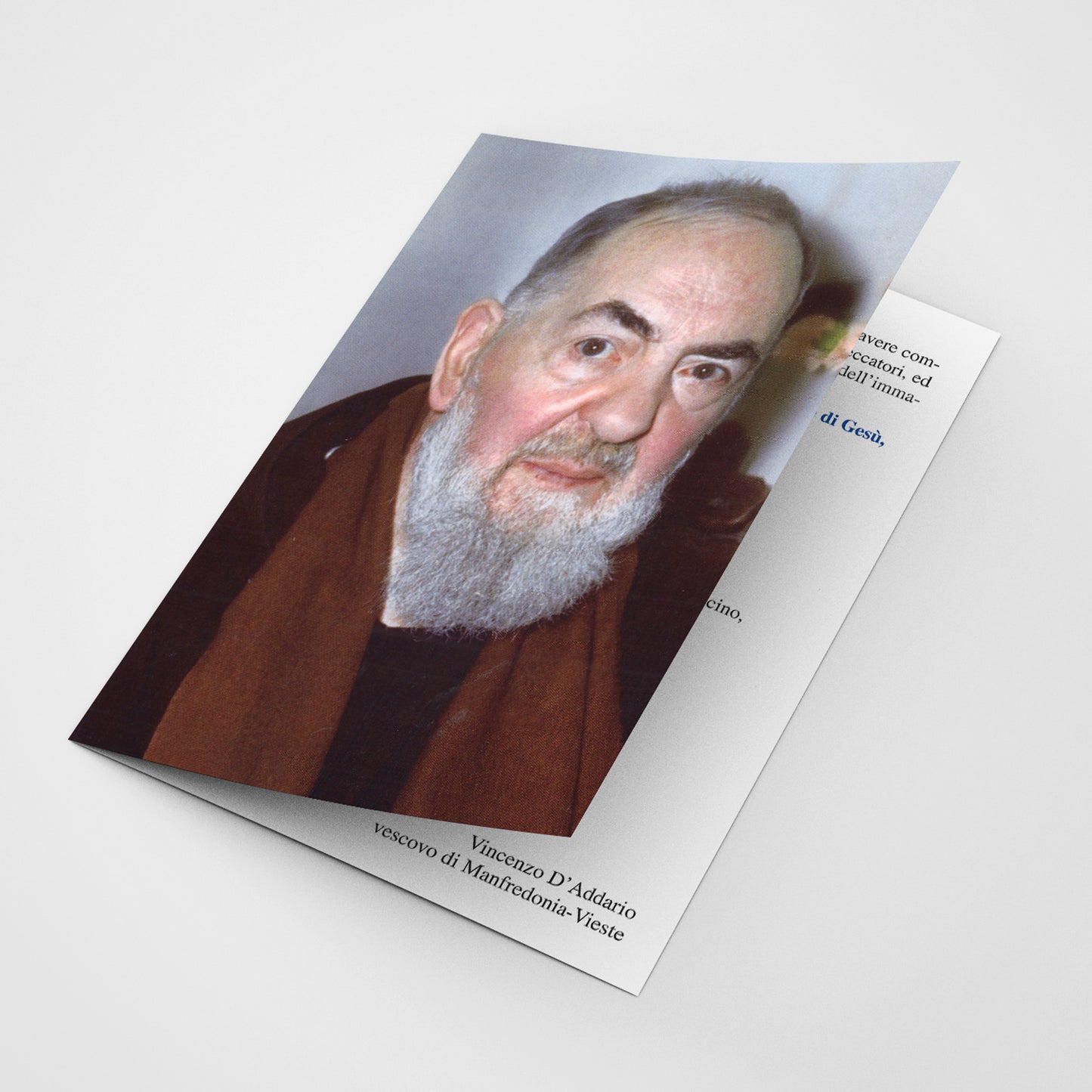 Biglietto pieghevole "San Pio da Pietrelcina". All'interno Coroncina al Sacro Cuore di Gesù e preghiera a San Pio