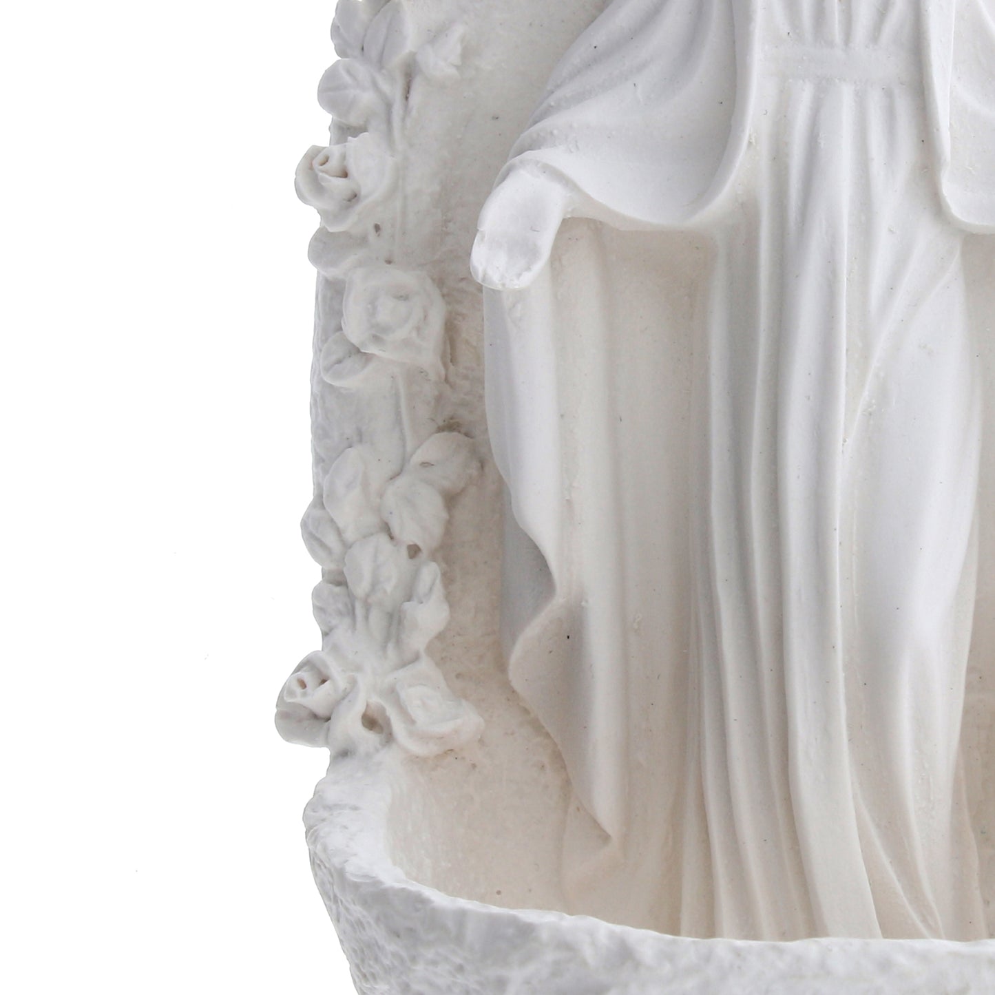 Acquasantiera Madonna Immacolata con rose, in resina bianca. Altezza 16 cm