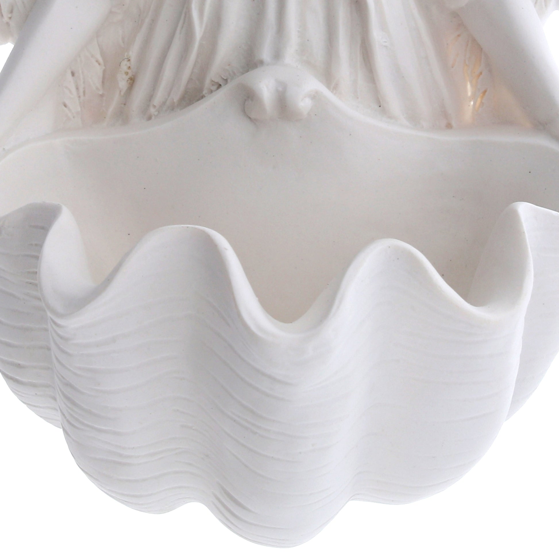 Acquasantiera Angelo in resina bianca. Altezza 14,5 cm