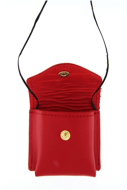 Astuccio portateca in pelle. Dimensione 7x7 cm