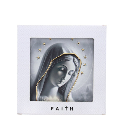 Quadro in legno Madonna di Medjugorje con dettagli dorati. Dimensioni 12,5x12,5 cm