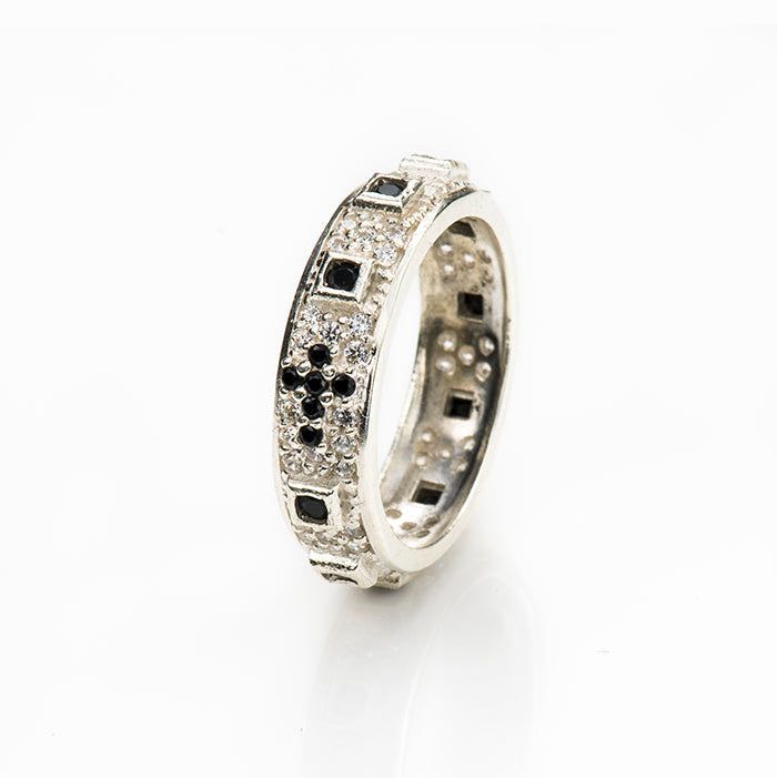 Anello decina Rosario con zirconi bianchi e neri in argento 925 rodiato. Misure varie