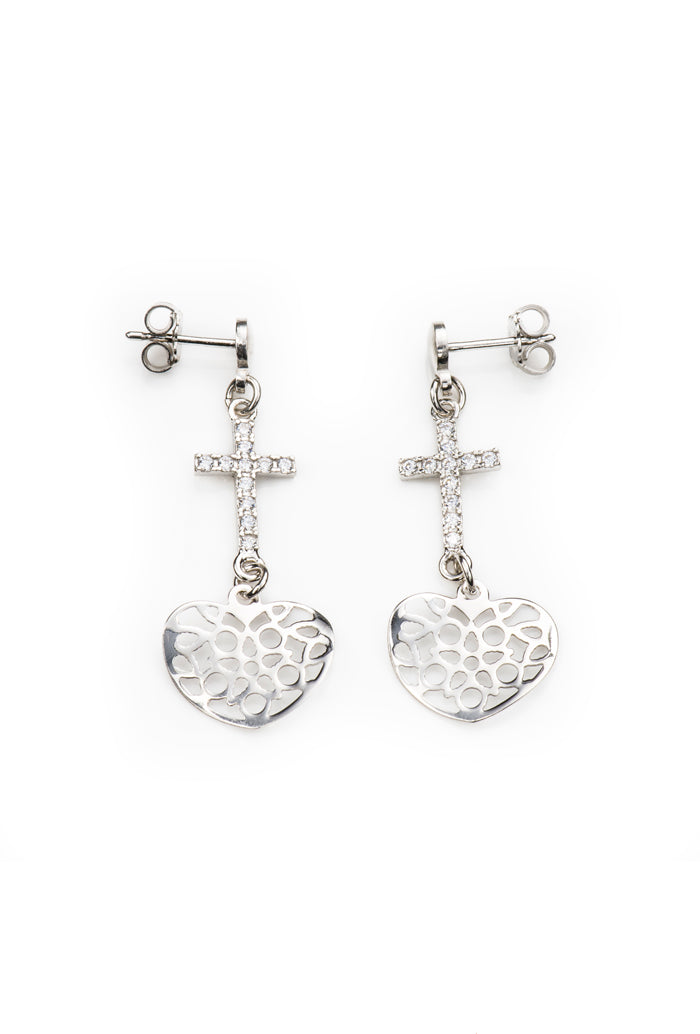 Orecchini pendente cuore traforato e croce con zirconi in argento 925 rodiato. Dimensioni 1x2,5 cm