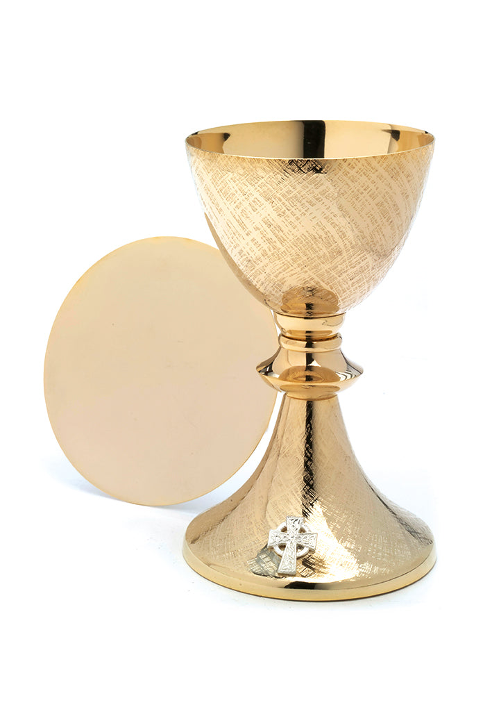Calice con patena in ottone con bagno oro. Dimensioni 20x11,5 cm