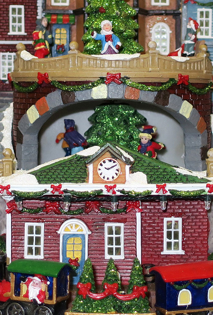 Villaggio Natalizio "Stazione e Negozi" animato da luci, suoni e movimenti. Dimensioni 38x41x35 cm