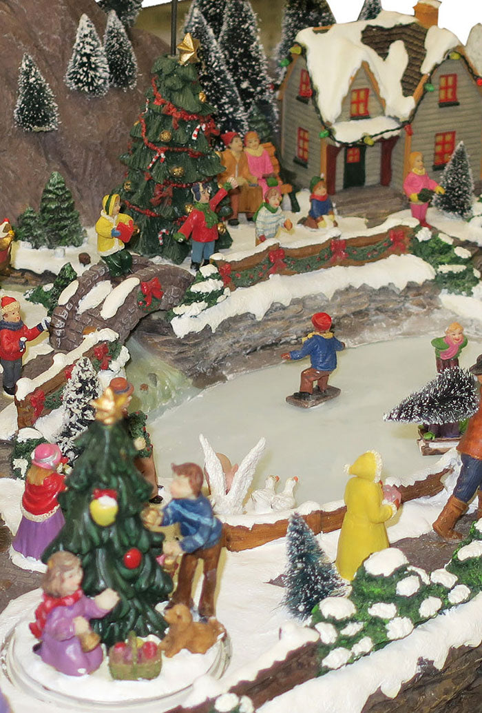 Villaggio Natalizio "Paese e Lago" animato da luci, suoni e movimenti. Dimensioni 63x28x43 cm